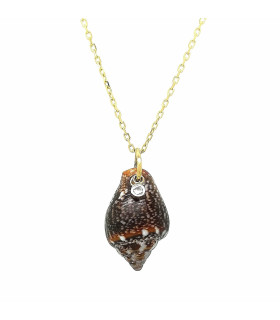 Seashell pendant with diamond