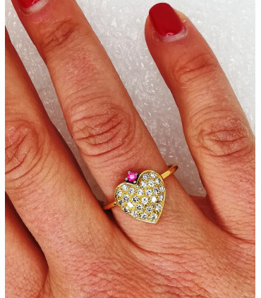 YELLOW GOLD RING WITH HEART-SHAPED PAVE DIAMONDS AND RUBY