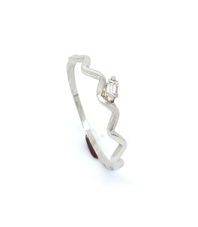 WHITE GOLD ZIGZAG RING WITH BAGUETTE DIAMOND